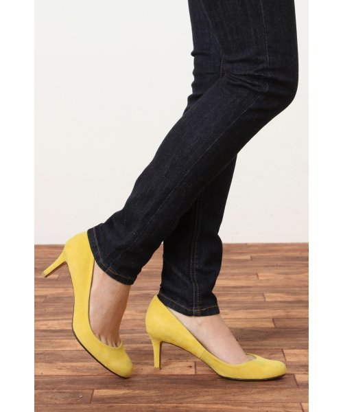 La TOTALITE（ラトータリテ）の「Cast Vague ラウンドスエードパンプス。（パンプス・レディース・ブラック/ベージュ/ネイビー/ブルー/イエロー・37/36/37.5/38/36.5）」の18枚目の写真