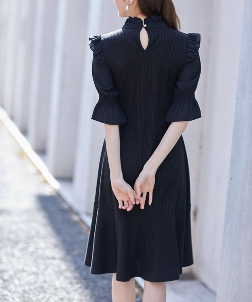 tocco closet（トッコ　クローゼット）の「リボン＆フリル付きジョーゼット切り替えリブカットソーワンピース（ワンピース・レディース・ブラック/ピンクベージュ・M）」の15枚目の写真