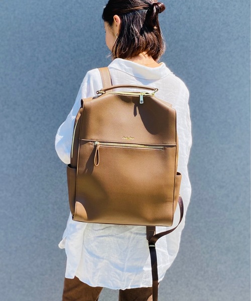 Legato Largo(レガートラルゴ)の「Legato Largo/ レガートラルゴ / PC収納 フェイクレザー バックパック リュック LG-E1312(バックパック/リュック・レディース・ブラック/キャメル/オリーブ/ネイビー/ブラウン/ライトグレー・ONESIZE)」の3枚目の写真