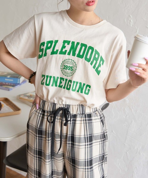 WEGO(ウィゴー)の「WEGO/グラフィックTシャツ(Tシャツ/カットソー・レディース・ホワイト/オフホワイト/イエロー/ブルー/その他1/その他2/オートミール/ホワイト系その他/ブラック/その他6/その他4/その他5/その他7/その他8/その他3/ライトピンク/その他10/その他9/その他11/スミクロ・FREE)」の3枚目の写真