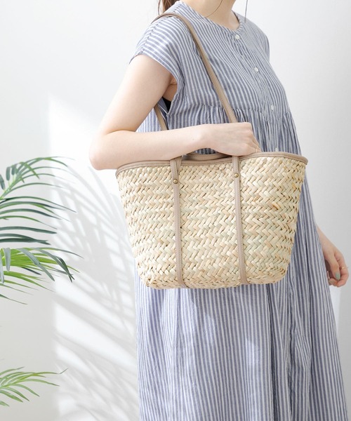 URBAN RESEARCH Sonny Label（アーバンリサーチサニーレーベル）の「ツーハンドルバスケットバッグ（かごバッグ・レディース・ブラック/グレー系その他/キャメル・ONE）」の16枚目の写真