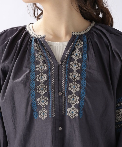 niko and...(ニコアンド)の「インド刺繍ボリュームブラウス(シャツ/ブラウス・レディース・ネイビー/レッド/オフホワイト・FREE)」の4枚目の写真