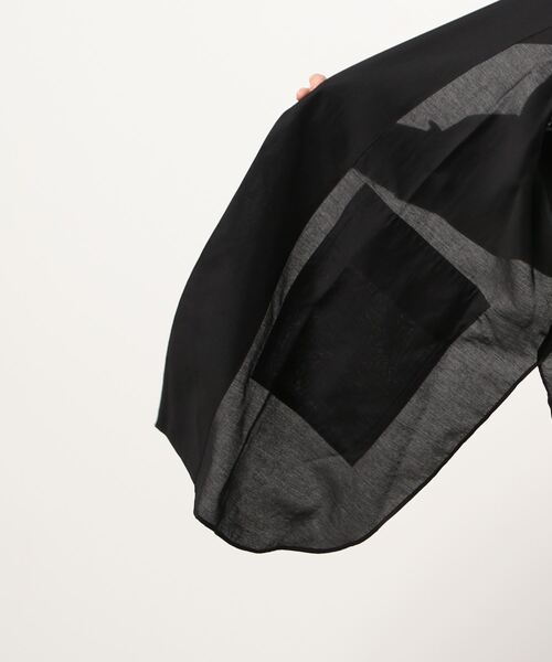 ADAM ET ROPE'(アダムエロペ)の「ビッグポケットガウン(カーディガン/ボレロ・レディース・ブラック/サックスブルー/ホワイト・FREE)」の6枚目の写真