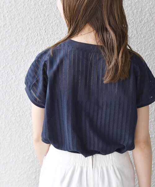 SHIPS any(シップス エニィ)の「SHIPS any:〈ウォッシャブル〉パフスリーブ ラウンドヘム TEE◇(Tシャツ/カットソー・レディース・ホワイト/ネイビー/オフホワイト・ONE SIZE)」の3枚目の写真