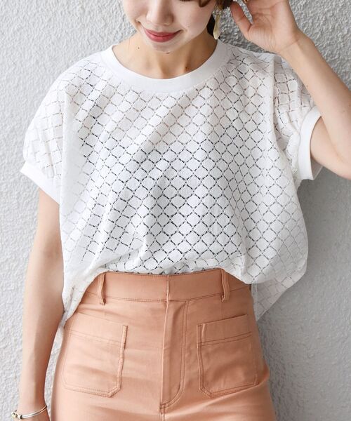 SHIPS any(シップス エニィ)の「SHIPS any:〈ウォッシャブル〉パフスリーブ ラウンドヘム TEE◇(Tシャツ/カットソー・レディース・ホワイト/ネイビー/オフホワイト・ONE SIZE)」の2枚目の写真