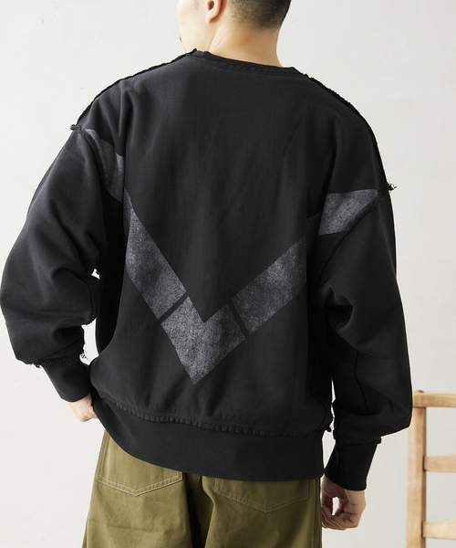 JOURNAL STANDARD relume(ジャーナルスタンダード レリューム)の「《WEB限定》ARMY スウェットクルーネック ”V”(スウェット・メンズ・ブラック/グレー・MEDIUM/LARGE)」の4枚目の写真