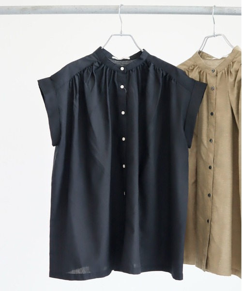 Green　Parks（グリーンパークス）の「バンドカラーショートスリーブブラウス（シャツ/ブラウス・レディース・カーキ/ブルー/キャメル/ブラック・FREE）」の2枚目の写真