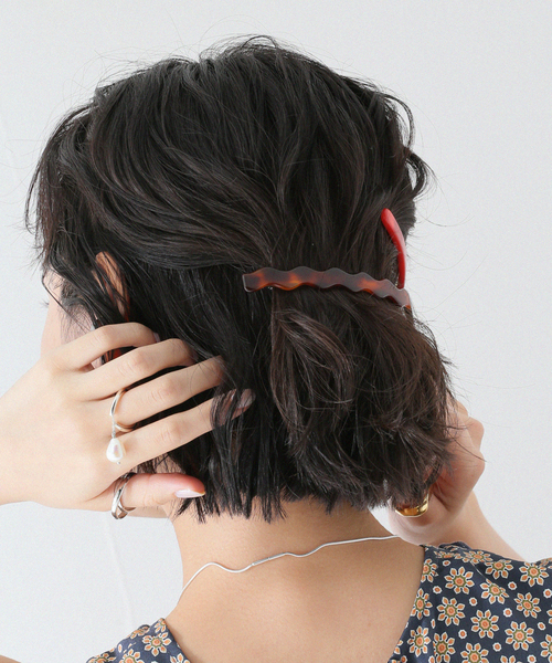 SLOBE IENA(スローブイエナ)の「【NP CREATION/エヌピークリエイション】ウェービーバレッタ(バレッタ/ヘアクリップ・レディース・ブラック/ブラウン/キャメル・FREE)」の1枚目の写真