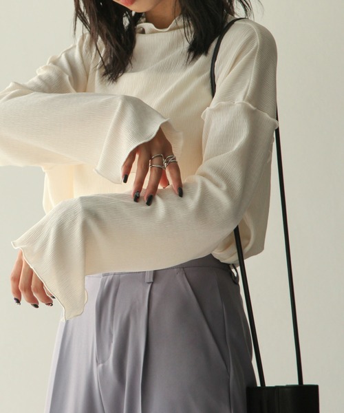 Chillfar(チルファー)の「ハイネックスリット袖トップス(Tシャツ/カットソー・レディース・ブラック/パープル/グレー/グレイッシュベージュ/アイボリー系・FREE)」の5枚目の写真