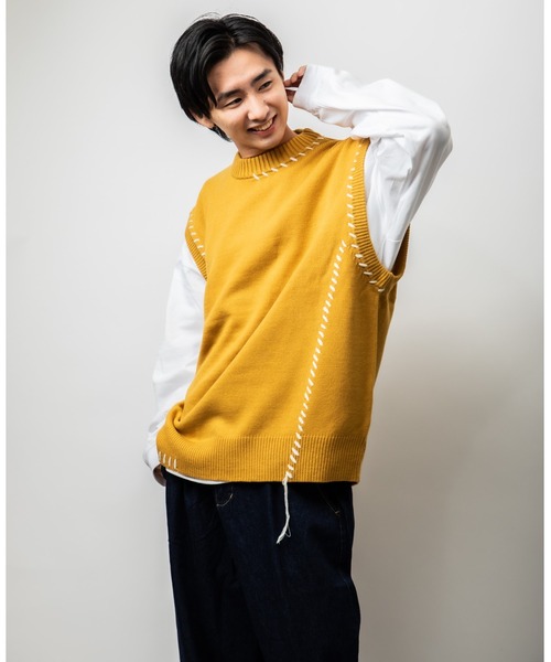 Beno(ビーノ)の「アシンメトリーハンドステッチニット オーバーシルエット クルーネックベスト(ベスト・メンズ・オフホワイト/ブラック/マスタード/グリーン・M/L)」の4枚目の写真