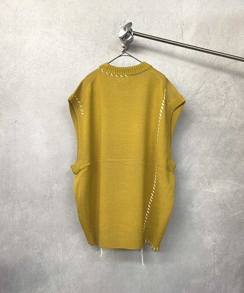Beno(ビーノ)の「アシンメトリーハンドステッチニット オーバーシルエット クルーネックベスト(ベスト・メンズ・オフホワイト/ブラック/マスタード/グリーン・M/L)」の7枚目の写真