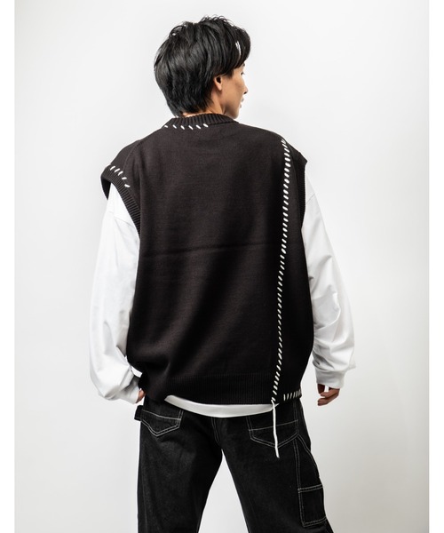 Beno(ビーノ)の「アシンメトリーハンドステッチニット オーバーシルエット クルーネックベスト(ベスト・メンズ・オフホワイト/ブラック/マスタード/グリーン・M/L)」の17枚目の写真