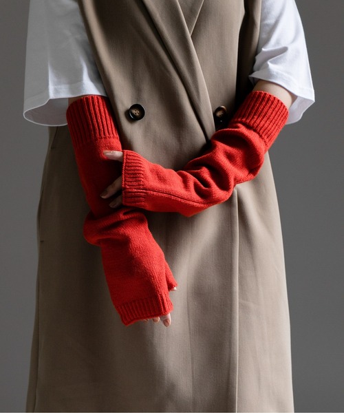 KATHARINE ROSS(キャサリンロス)の「【KATHARINE ROSS】親指までしっかりカバー!ロングニットアームウォーマー(手袋・レディース・ブラック/ベージュ/グレー/オレンジ・MEDIUM)」の4枚目の写真