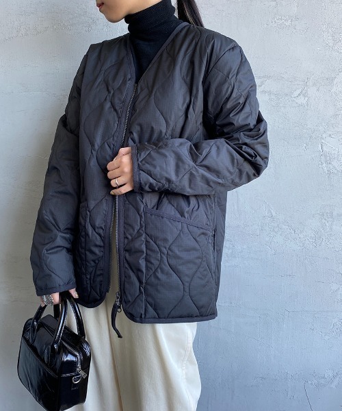 TAION（タイオン）の「【WEB限定】[TAION/タイオン] MILITARY Vネックダウンジャケット（ダウンジャケット/コート・レディース・モカ/ブラック/セージグリーン・M/L/XL）」の8枚目の写真