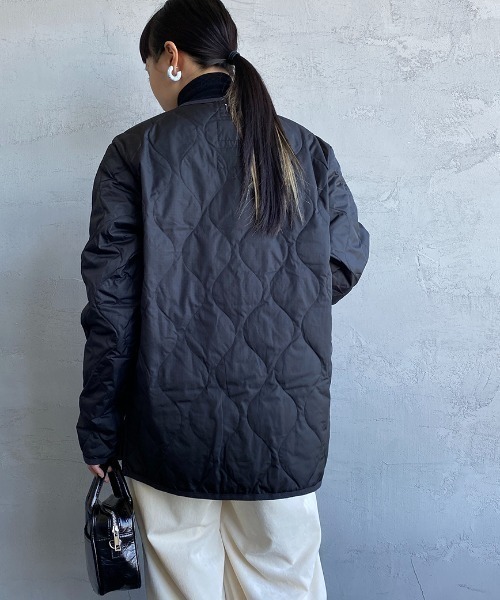 TAION（タイオン）の「【WEB限定】[TAION/タイオン] MILITARY Vネックダウンジャケット（ダウンジャケット/コート・レディース・モカ/ブラック/セージグリーン・M/L/XL）」の11枚目の写真