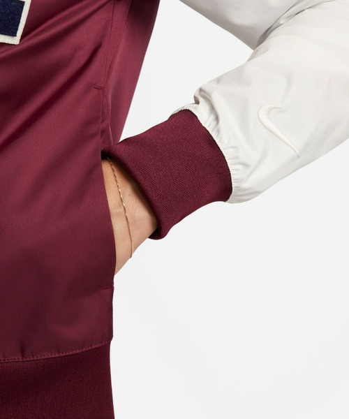 NIKE（ナイキ）の「NIKE WOMENS NSW JKT VSPT / ナイキ ウィメンズ ジャケット 【SP】（スタジャン・レディース・ブラック/バーガンディー・M/L/S）」の5枚目の写真