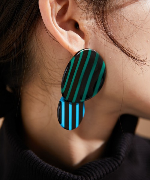 ear PAPILLONNER（イアパピヨネ）の「2色ストライプピアス（ピアス（両  