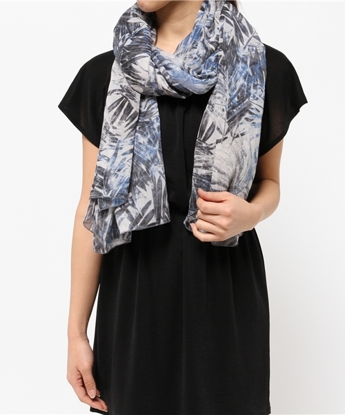 HAMNETT(ハムネット)の「【HAMNETT】 ボタニカルストール / ストール (ストール/ショール・ネイビー/オレンジ・FREE)」の4枚目の写真