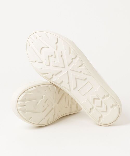 QUN TOKYO（キューユーエヌ トーキョー）の「QUN メタルスニーカー（スニーカー・レディース・ホワイト・37）」の2枚目の写真