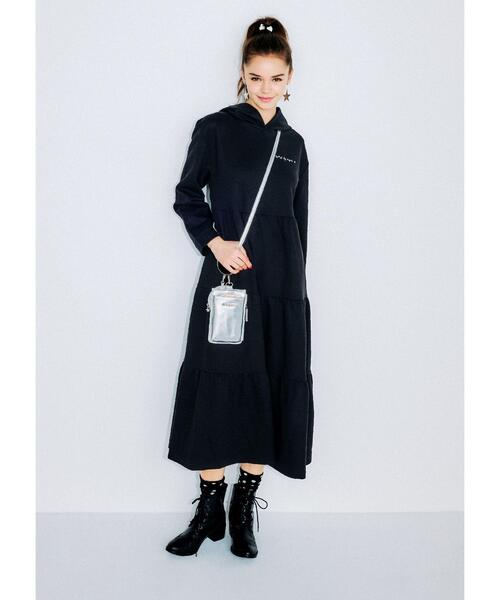 To b. by agnes b.(トゥービーバイアニエスベー)の「WEB限定 WT77 ROBE ティアードフーディーワンピース(ワンピース・レディース・ブラック・FREE)」の6枚目の写真