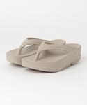 OOFOS(ウーフォス)の「シューズ(サンダル)」