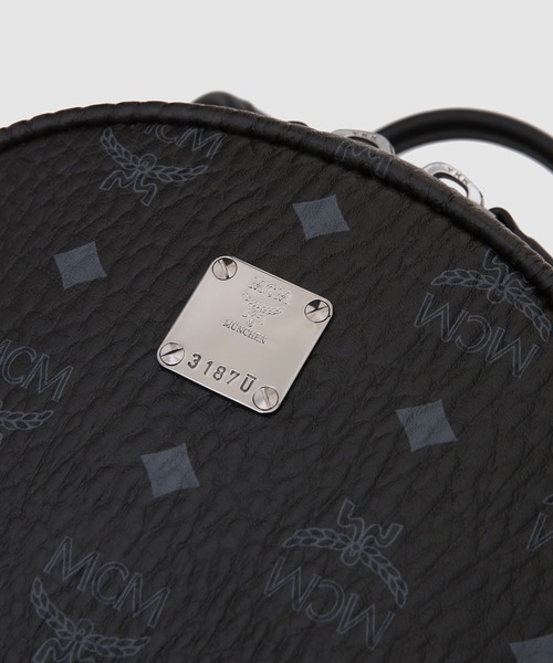 MCM(エムシーエム)の「Small Stark サイドスタッズ バックパック - ヴィセトス(バックパック/リュック・メンズ・ブラック・SMALL)」の4枚目の写真