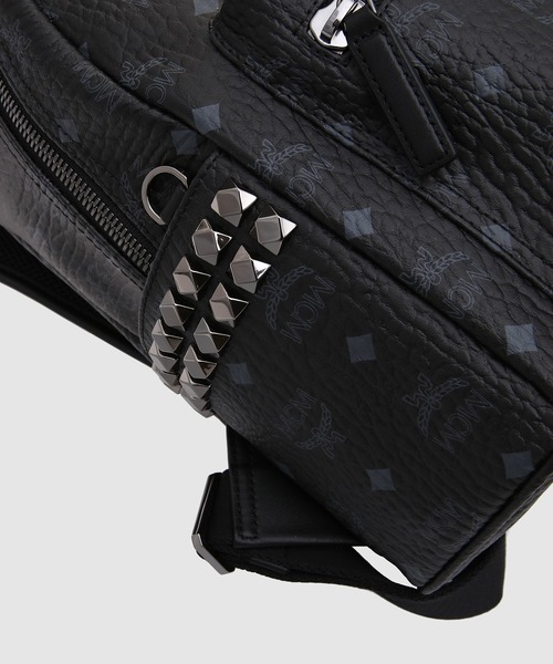 MCM(エムシーエム)の「Small Stark サイドスタッズ バックパック - ヴィセトス(バックパック/リュック・メンズ・ブラック・SMALL)」の5枚目の写真