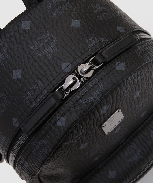 MCM(エムシーエム)の「Small Stark サイドスタッズ バックパック - ヴィセトス(バックパック/リュック・メンズ・ブラック・SMALL)」の3枚目の写真