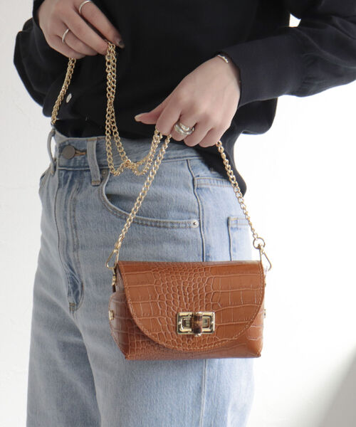 AULENTTI(オウレンティ)の「【AULENTTI/オーレンティ】型押しチェーンミニショルダーバッグ(ショルダーバッグ・レディース・ベージュ/ブラウン・FREE)」の13枚目の写真