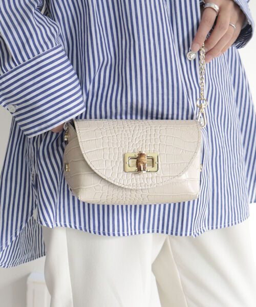 AULENTTI(オウレンティ)の「【AULENTTI/オーレンティ】型押しチェーンミニショルダーバッグ(ショルダーバッグ・レディース・ベージュ/ブラウン・FREE)」の11枚目の写真