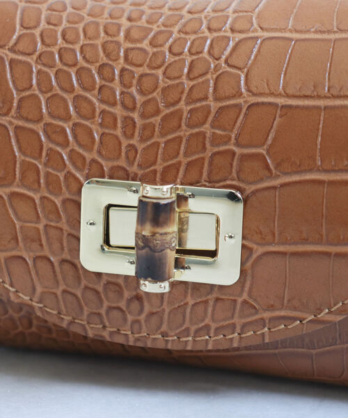 AULENTTI(オウレンティ)の「【AULENTTI/オーレンティ】型押しチェーンミニショルダーバッグ(ショルダーバッグ・レディース・ベージュ/ブラウン・FREE)」の12枚目の写真