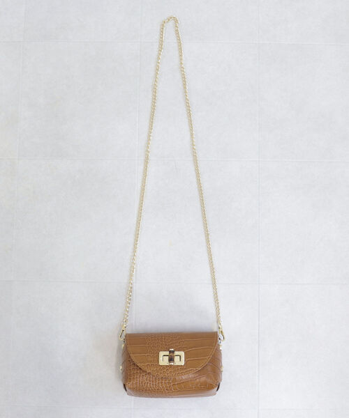 AULENTTI(オウレンティ)の「【AULENTTI/オーレンティ】型押しチェーンミニショルダーバッグ(ショルダーバッグ・レディース・ベージュ/ブラウン・FREE)」の4枚目の写真