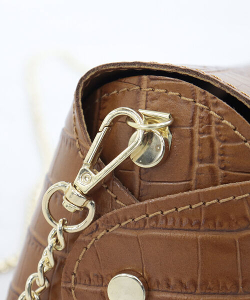 AULENTTI(オウレンティ)の「【AULENTTI/オーレンティ】型押しチェーンミニショルダーバッグ(ショルダーバッグ・レディース・ベージュ/ブラウン・FREE)」の8枚目の写真