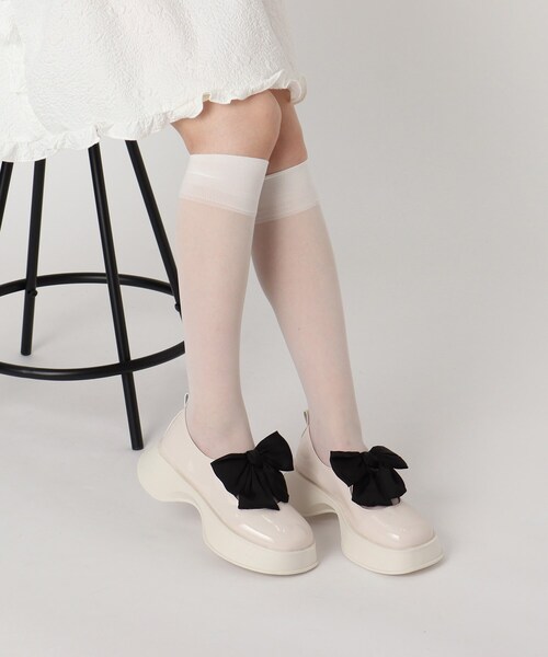 cs T&P(シーエスティーアンドピー)の「ボリュームソール リボン付きシューズ(パンプス・レディース・ブラック系1/アイボリー系1・LL/S/M/L)」の5枚目の写真
