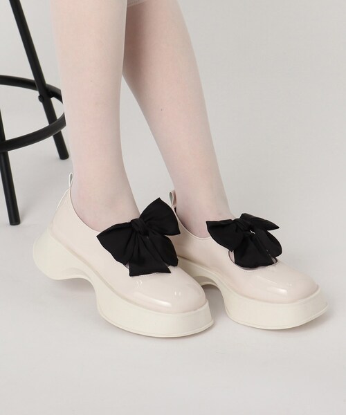 cs T&P(シーエスティーアンドピー)の「ボリュームソール リボン付きシューズ(パンプス・レディース・ブラック系1/アイボリー系1・LL/S/M/L)」の17枚目の写真