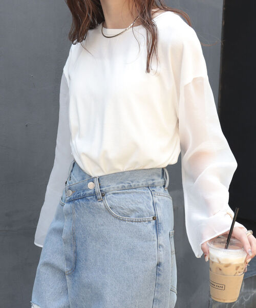 fredy emue(フレディエミュ)の「シアー袖Tシャツ(Tシャツ/カットソー・レディース・ブラック/ベージュ/オフホワイト・38)」の5枚目の写真