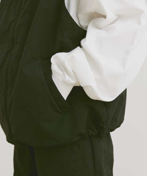 flaner（フラネ）の「Loose military nylon zip vest / ルーズミリタリーナイロンジップベスト（ベスト・レディース・チャコールグレー/ブラック/ベージュ・LARGE/MEDIUM）」の10枚目の写真