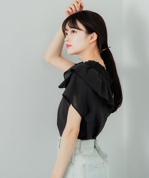 HEYUMM（ヘユム）の「2WAYシャーリングフリルブラウス（シャツ/ブラウス・レディース・ホワイト/ライトブルー/ブラック・ONE）」の11枚目の写真