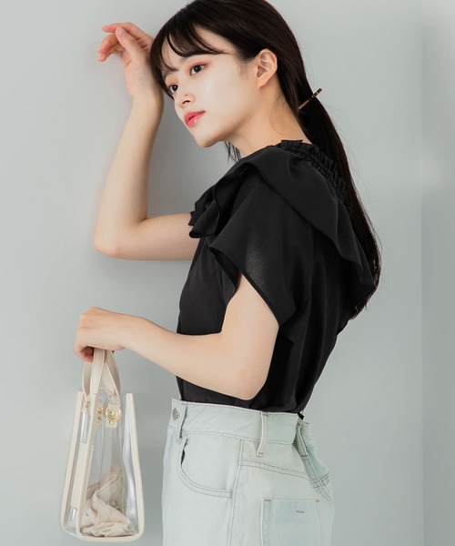 HEYUMM（ヘユム）の「2WAYシャーリングフリルブラウス（シャツ/ブラウス・レディース・ホワイト/ライトブルー/ブラック・ONE）」の12枚目の写真