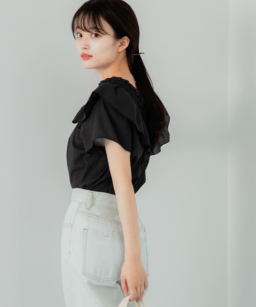 HEYUMM（ヘユム）の「2WAYシャーリングフリルブラウス（シャツ/ブラウス・レディース・ホワイト/ライトブルー/ブラック・ONE）」の16枚目の写真