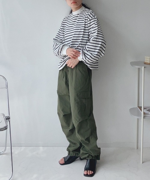 AS KNOW AS plus(アズノゥアズプラス)の「☆モックネックにボリューム袖ロンT(Tシャツ/カットソー・レディース・ブラック系/ベージュ系/サックスブルー系/オフホワイト・FREE)」の13枚目の写真