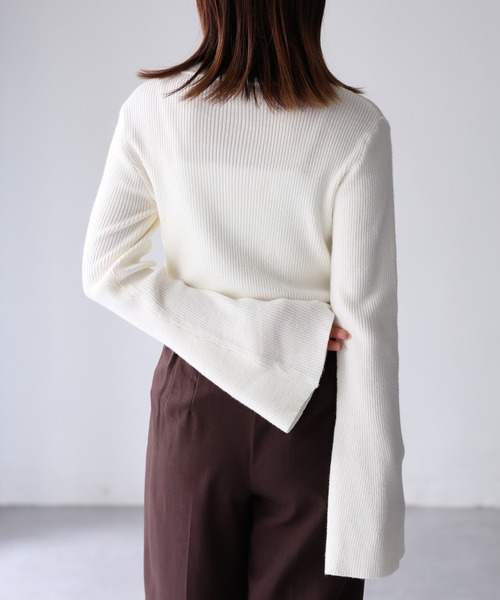 Riberry(リベリー)の「バイカラーフレアスリーブリブハイネックニット(ニット/セーター・レディース・ブラック/ブラック×ホワイト/ホワイト×ブラック/オフホワイト/ライトグレー/その他・FREE)」の16枚目の写真