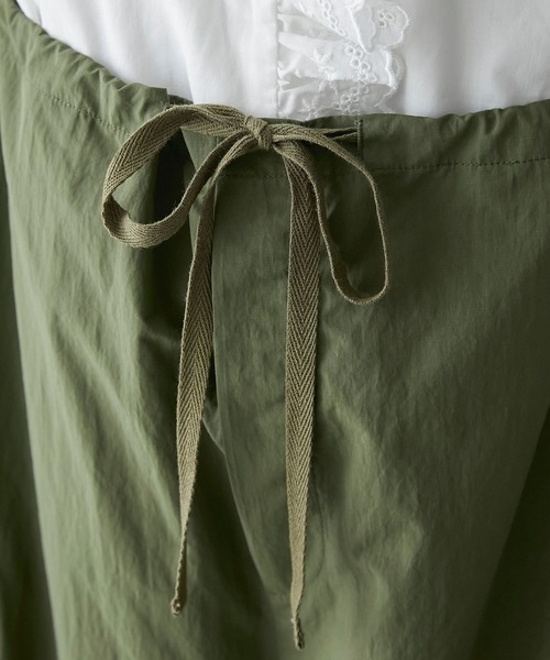 forksy.（フォルクシー）の「【forksy.】サスペンダー付きボリュームナイロンカーゴパンツ（カーゴパンツ・レディース・カーキ/チャコール/ラベンダー・FREE）」の21枚目の写真