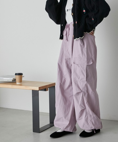 forksy.（フォルクシー）の「【forksy.】サスペンダー付きボリュームナイロンカーゴパンツ（カーゴパンツ・レディース・カーキ/チャコール/ラベンダー・FREE）」の16枚目の写真