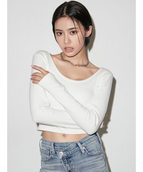 GYDA（ジェイダ）の「BACK OPEN クルーネック TOPS（Tシャツ/カットソー・レディース・オフホワイト/ブラック・FREE）」の4枚目の写真