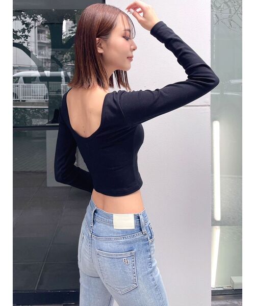 GYDA（ジェイダ）の「BACK OPEN クルーネック TOPS（Tシャツ/カットソー・レディース・オフホワイト/ブラック・FREE）」の7枚目の写真