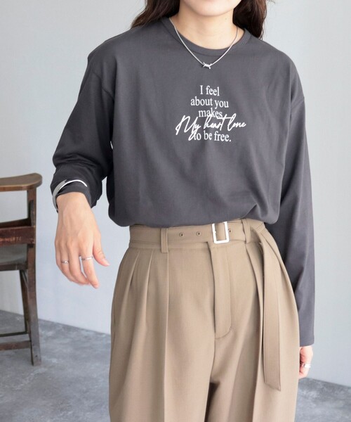 fredy emue（フレディエミュ）の「ロゴロンT（Tシャツ/カットソー・レディース・ライトグレー/オフホワイト/グレイッシュブルー/チャコールグレー・38）」の5枚目の写真