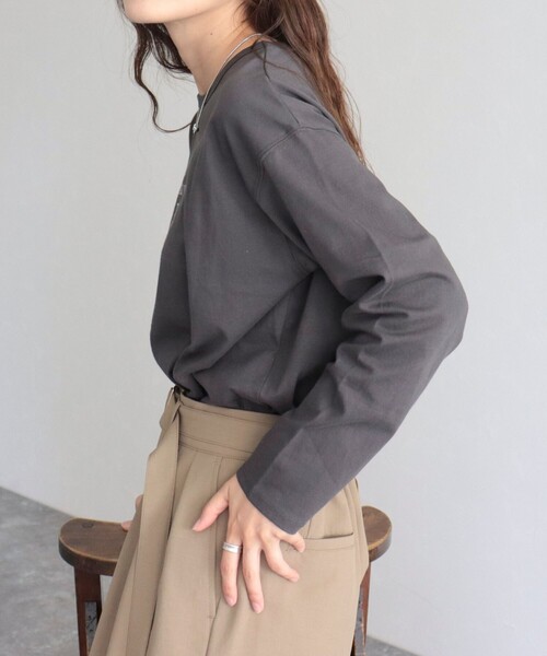 fredy emue（フレディエミュ）の「ロゴロンT（Tシャツ/カットソー・レディース・ライトグレー/オフホワイト/グレイッシュブルー/チャコールグレー・38）」の10枚目の写真