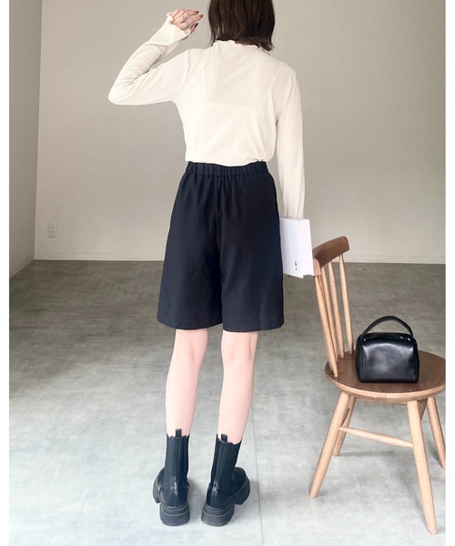 She's Closet(シーズクローゼット)の「指穴付きフィンガーホール長袖ハイネックトップス(Tシャツ/カットソー・レディース・ブルー/アイボリー/グレイッシュベージュ/ブラック・FREE)」の13枚目の写真