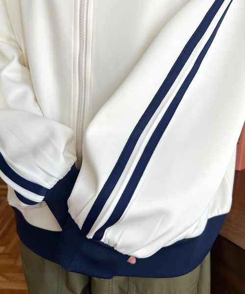 moment+(モーメントプラス)の「【累計販売枚数1万枚突破!】ロゴ刺繍トラックジャケット(ブルゾン・レディース・ホワイト系その他/アイボリー/ブラック/ネイビー/チャコールグレー/レッド/ブラウン・L/M)」の12枚目の写真